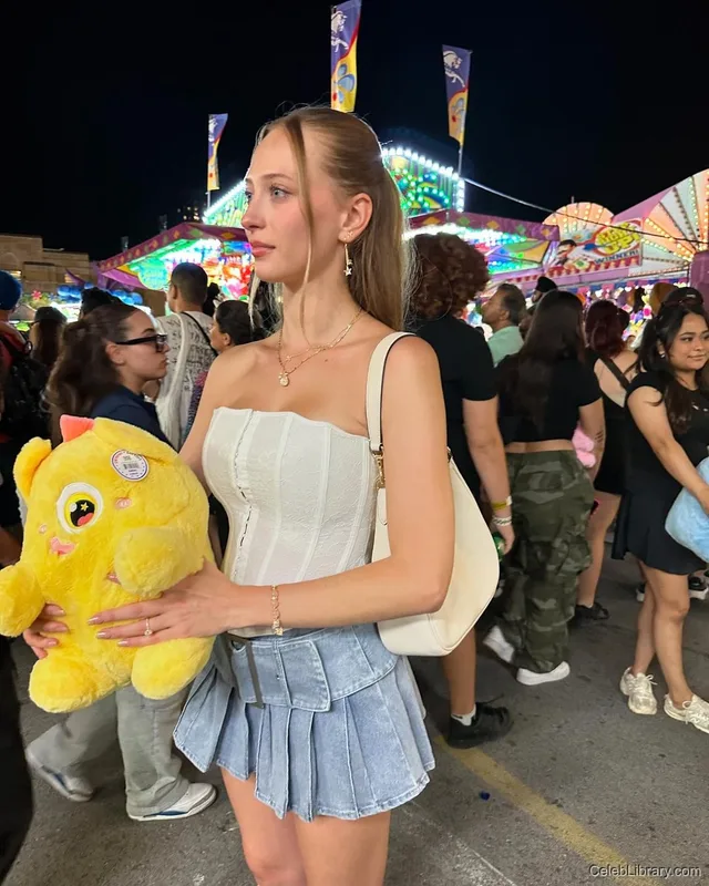 Sophia Diamond photo 14 of 1991