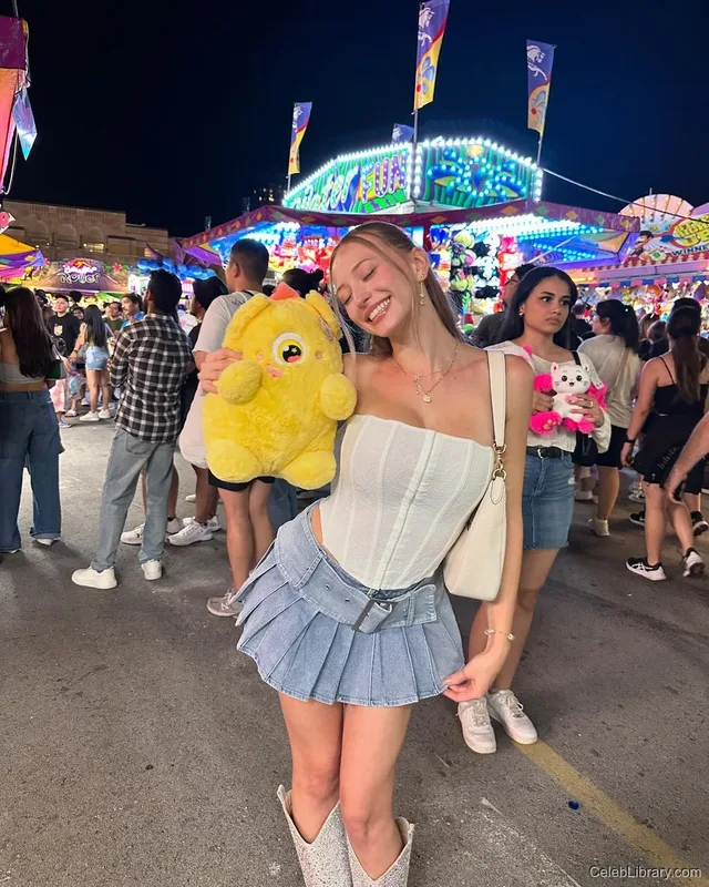 Sophia Diamond photo 16 of 1991