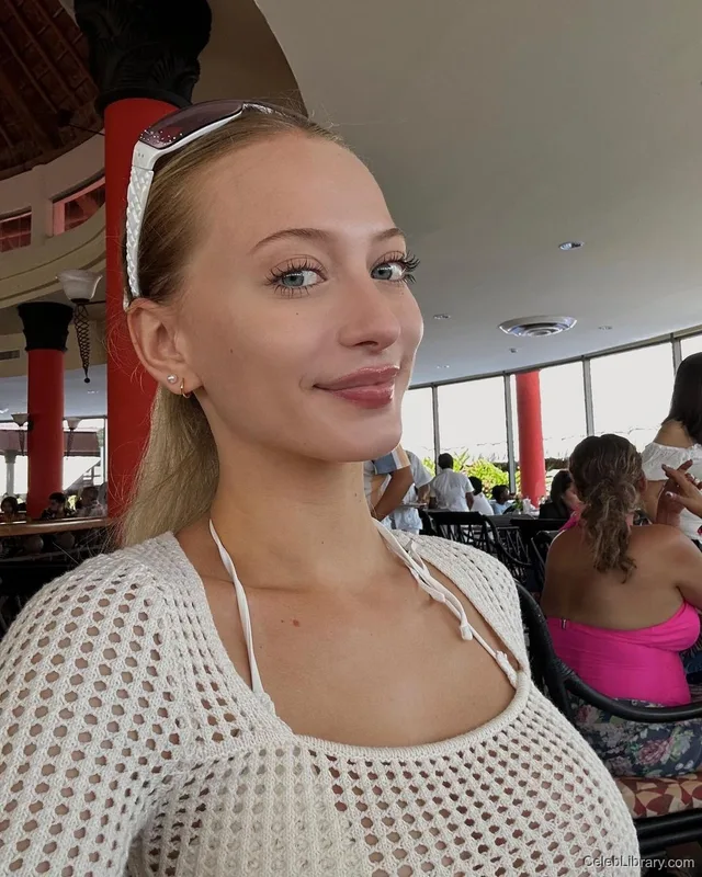 Sophia Diamond photo 1 of 1991