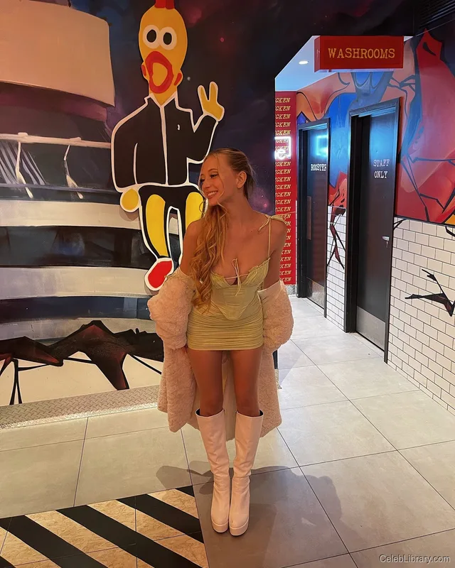 Sophia Diamond photo 15 of 1991