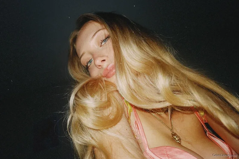 Sophia Diamond photo 22 of 1991