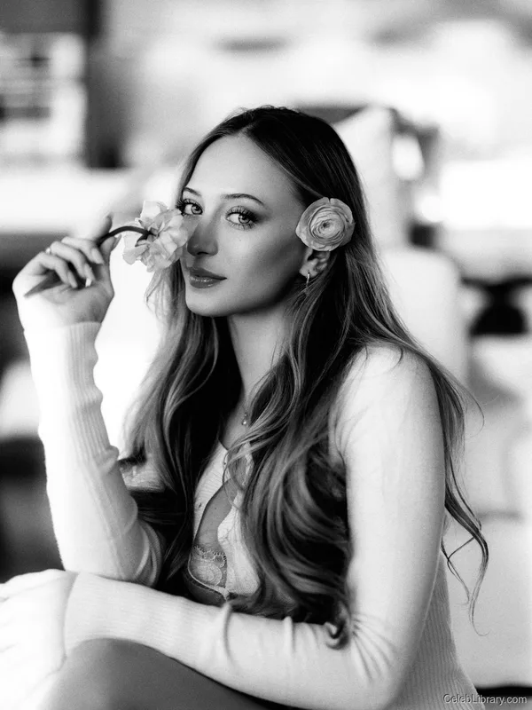 Sophia Diamond photo 22 of 1991