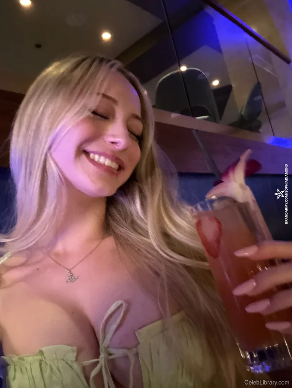Sophia Diamond photo 20 of 1991