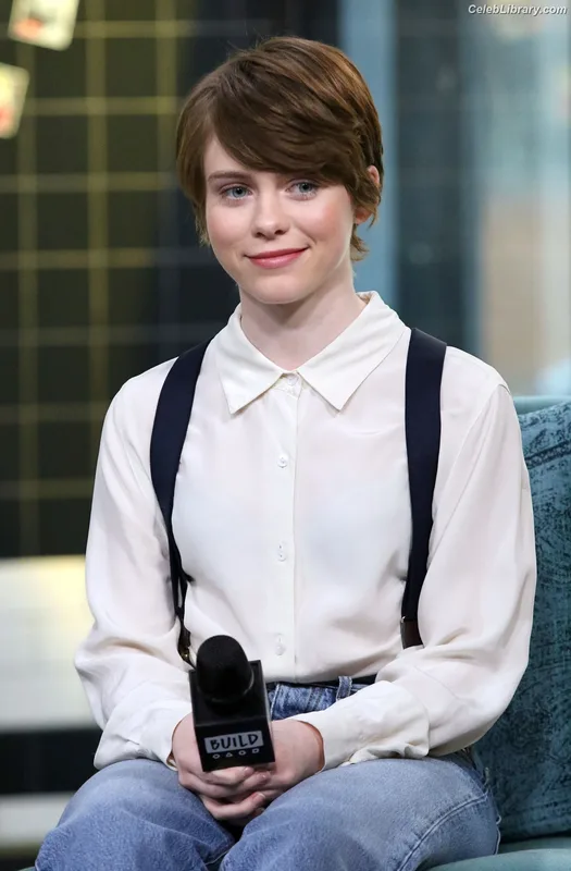 Sophia Lillis photo 10 of 128