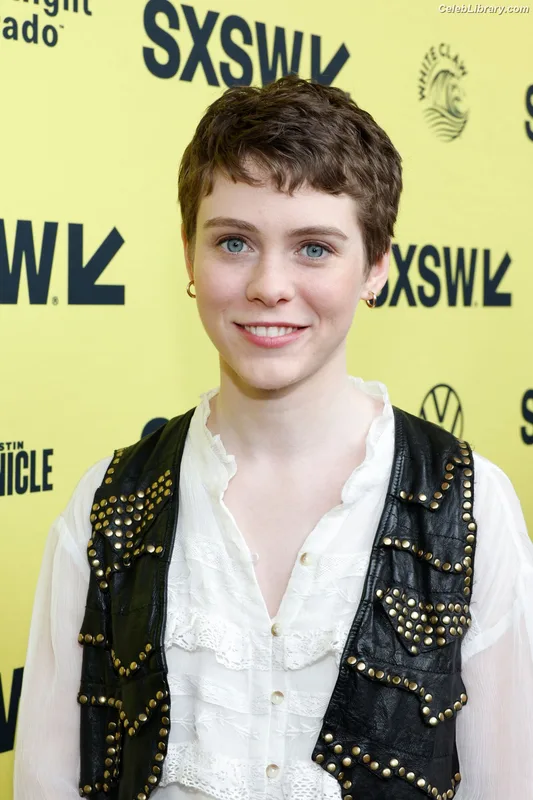 Sophia Lillis photo 23 of 128
