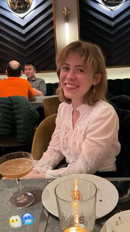 Sophia Lillis photo 11 of 128