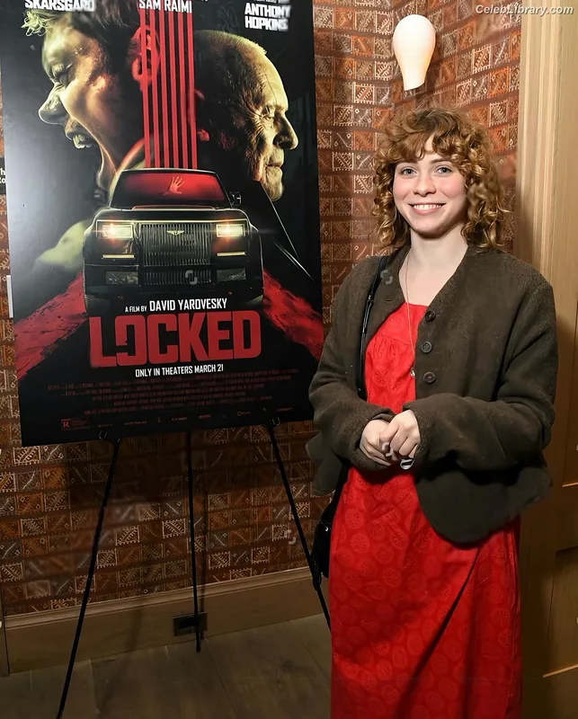 Sophia Lillis photo 13 of 128