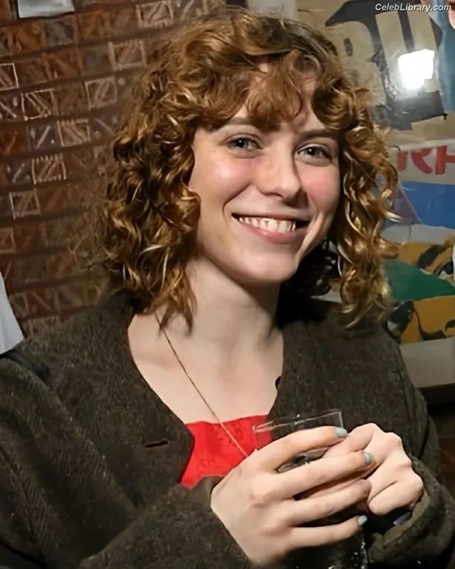 Sophia Lillis photo 14 of 128