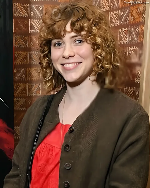 Sophia Lillis photo 15 of 128