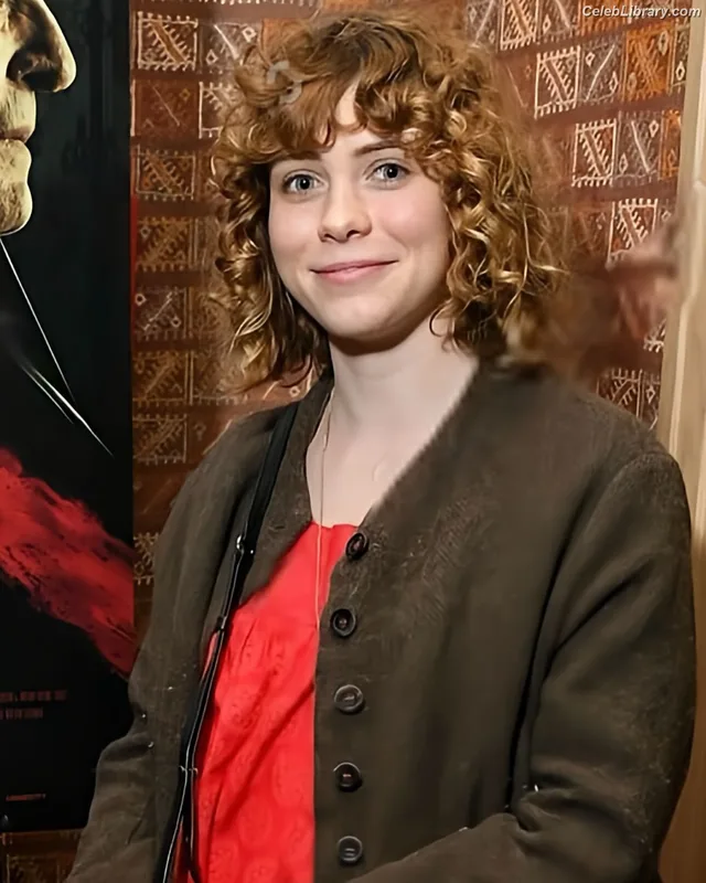 Sophia Lillis photo 17 of 128