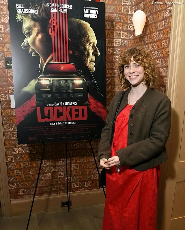 Sophia Lillis photo 19 of 128