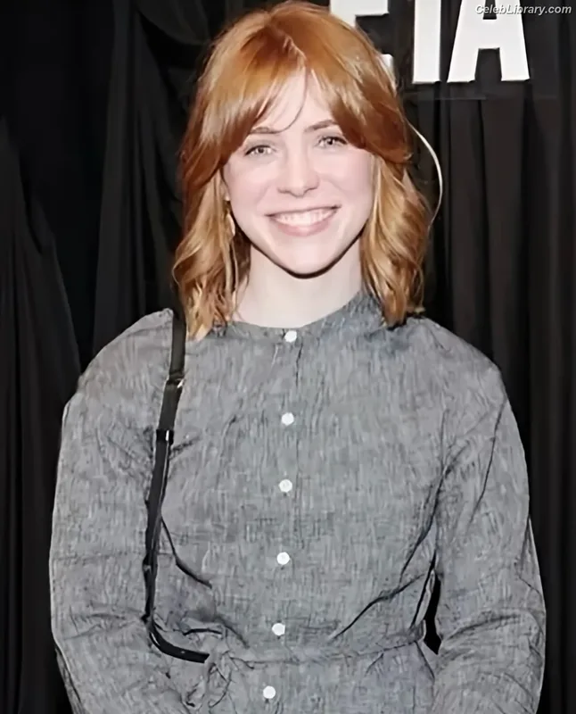 Sophia Lillis photo 23 of 128