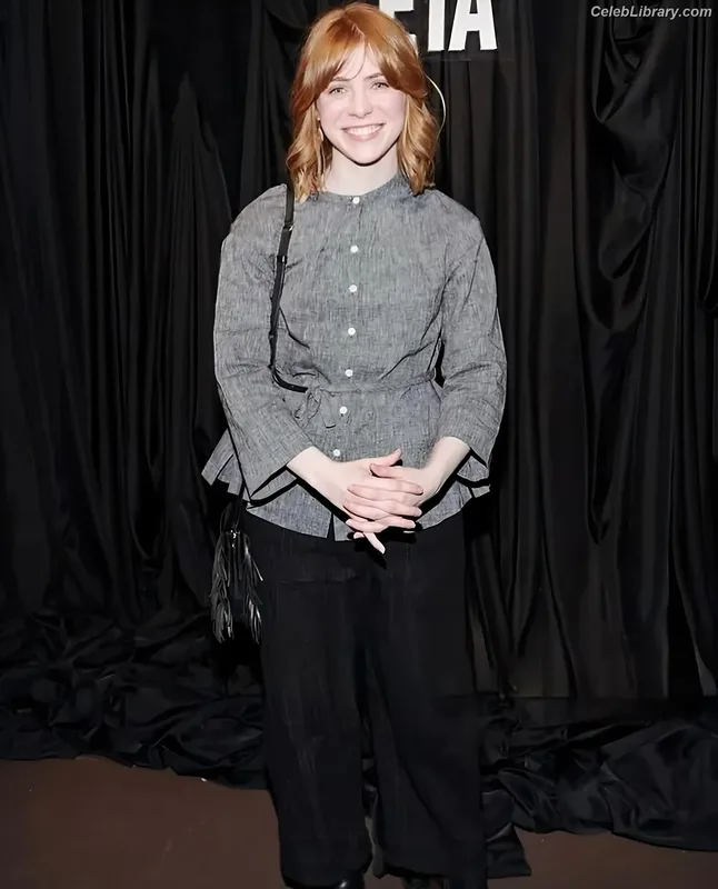 Sophia Lillis photo 24 of 128