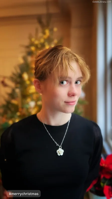 Sophia Lillis photo 8 of 128