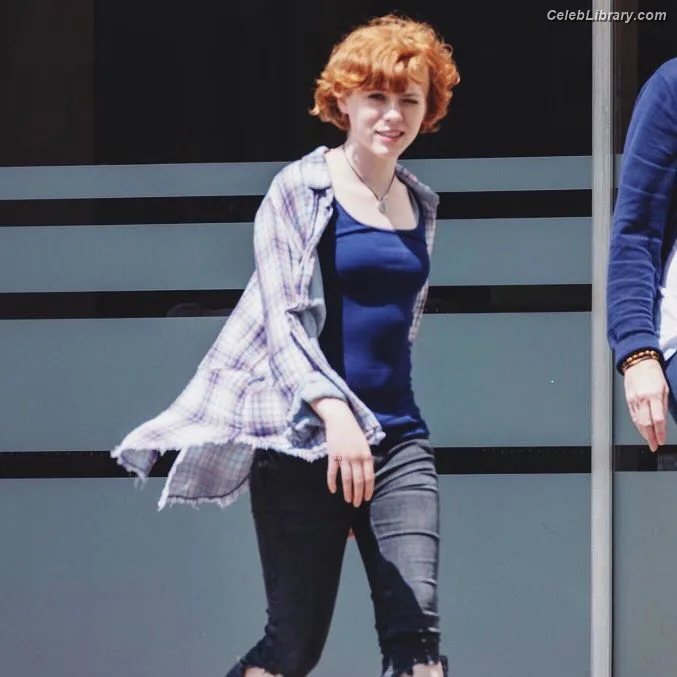 Sophia Lillis photo 12 of 128