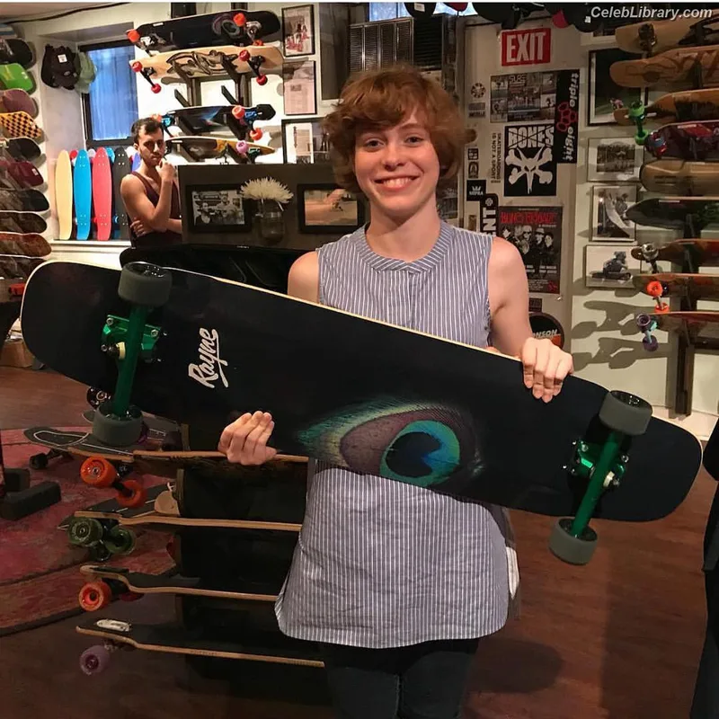 Sophia Lillis photo 16 of 128