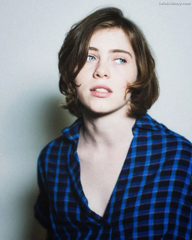 Sophia Lillis photo 23 of 128