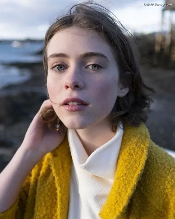 Sophia Lillis photo 2 of 128