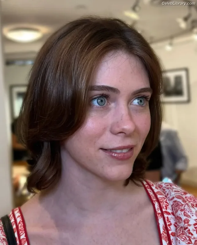 Sophia Lillis photo 7 of 128