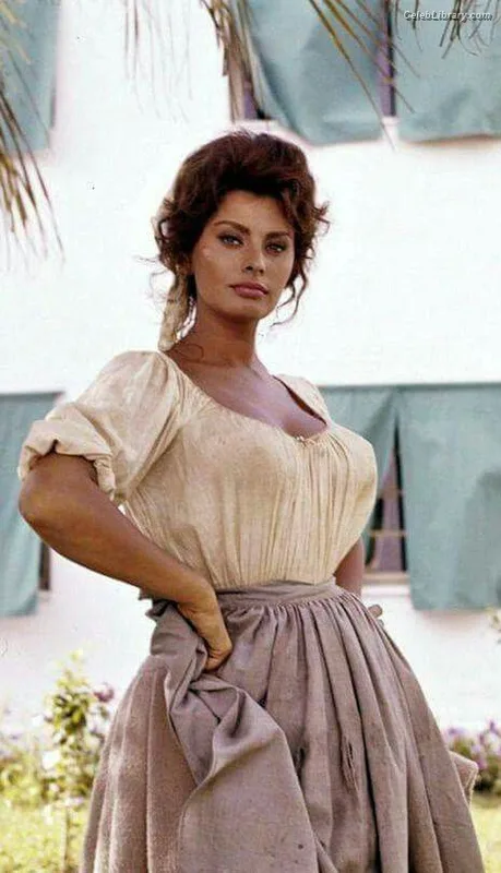 Sophia Loren photo 11 of 80