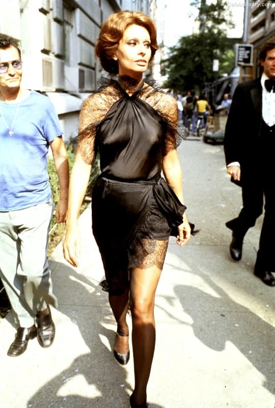 Sophia Loren photo 2 of 80