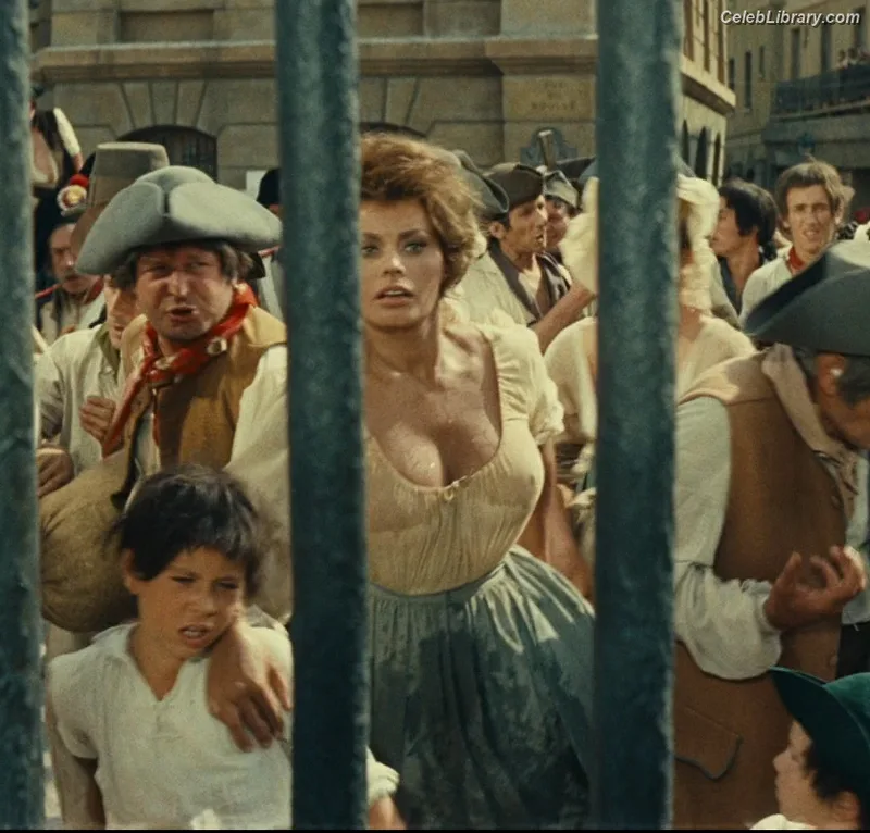 Sophia Loren photo 9 of 80