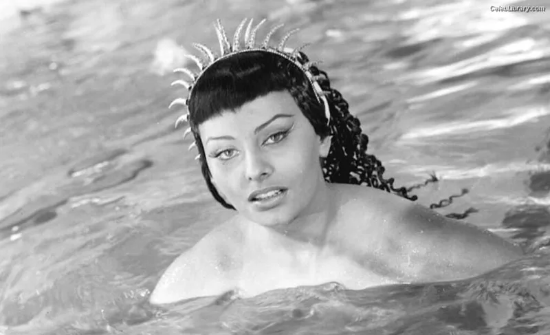 Sophia Loren photo 18 of 80