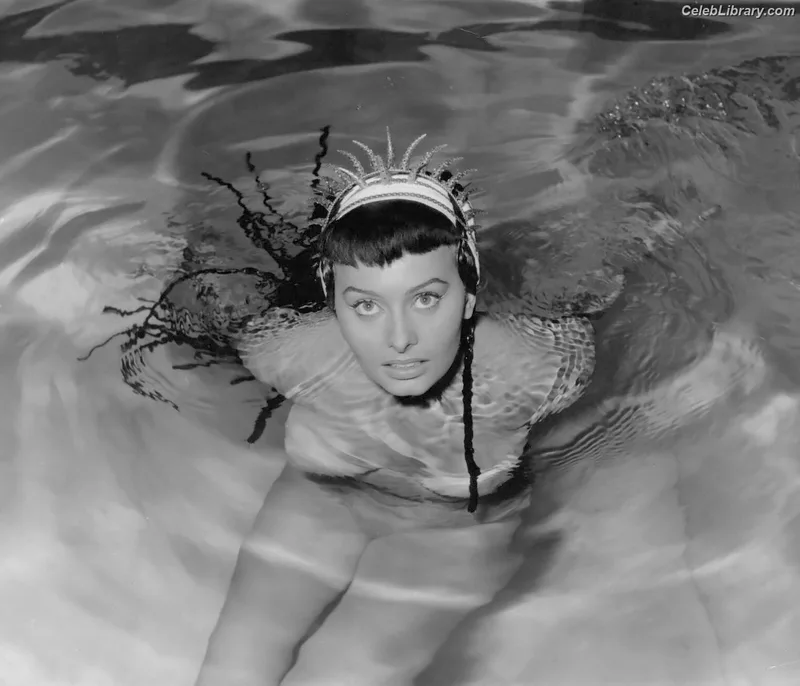 Sophia Loren photo 4 of 80