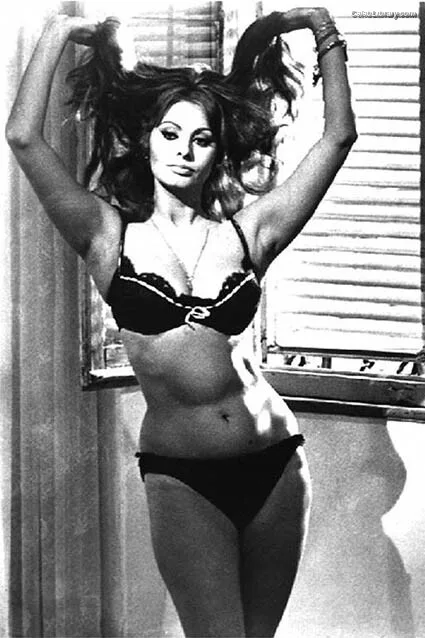 Sophia Loren photo 16 of 80
