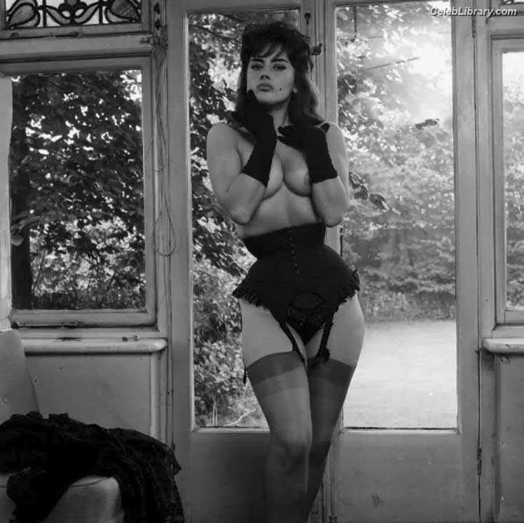 Sophia Loren photo 17 of 80