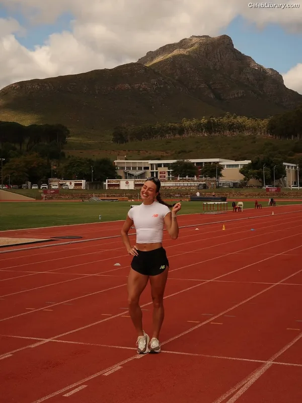 Sophie becker photo 5 of 47
