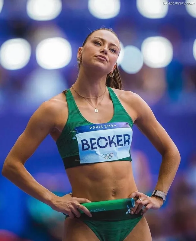 Sophie becker photo 3 of 47