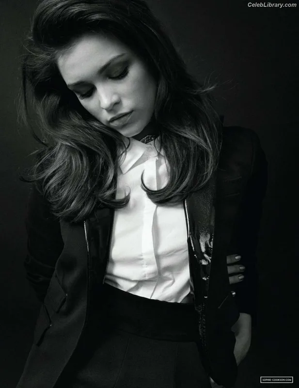Sophie Cookson photo 3 of 9