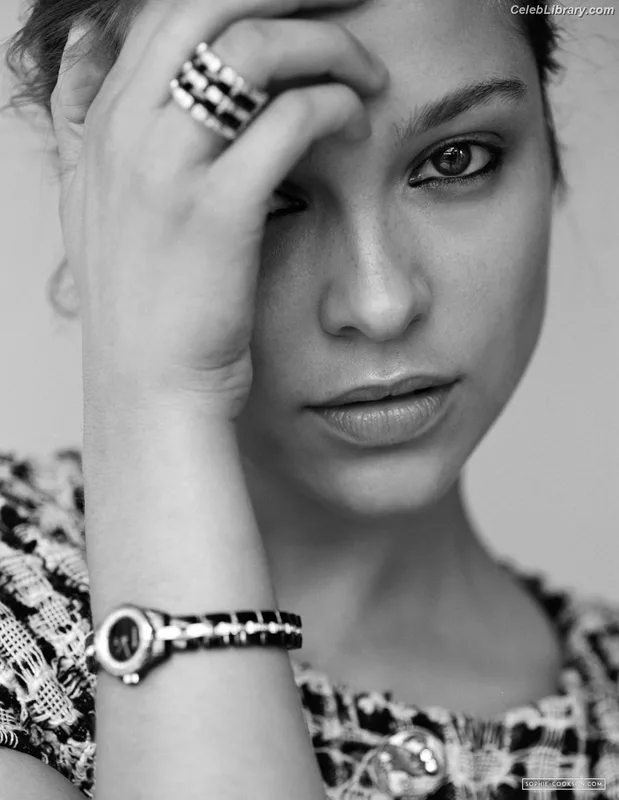 Sophie Cookson photo 4 of 9
