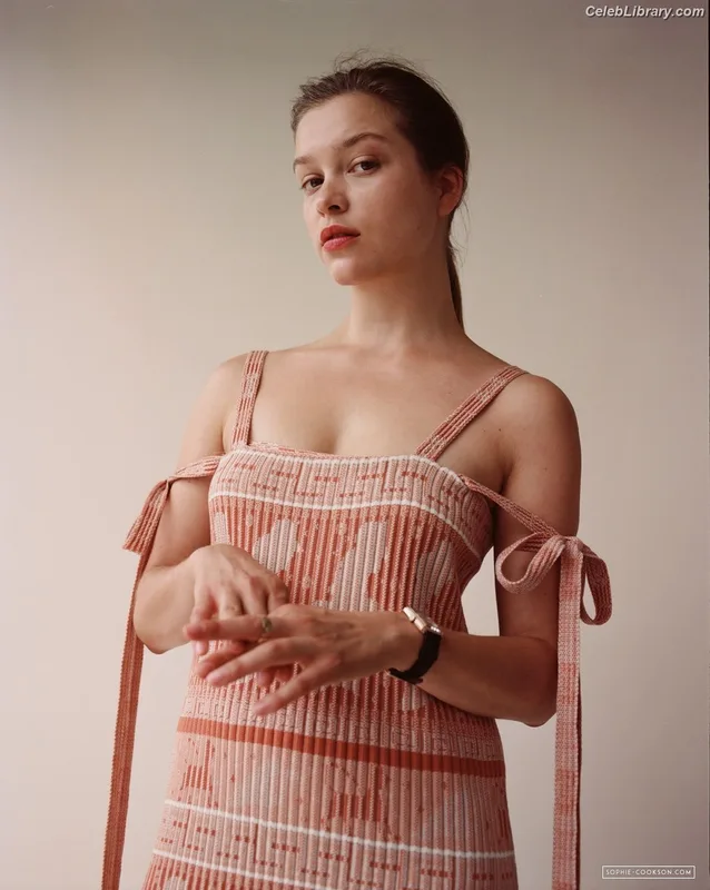 Sophie Cookson photo 5 of 9