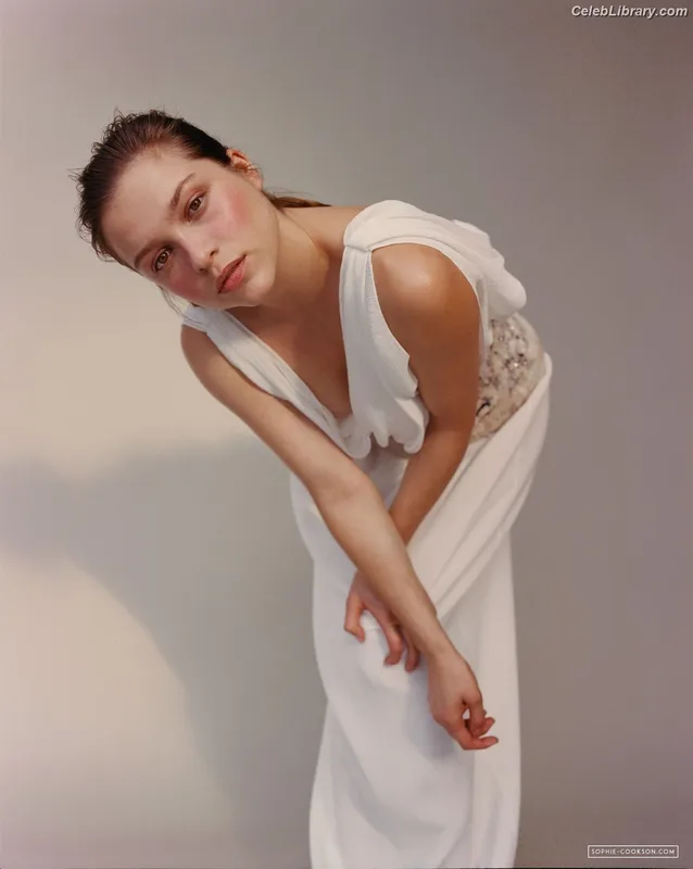 Sophie Cookson photo 6 of 9