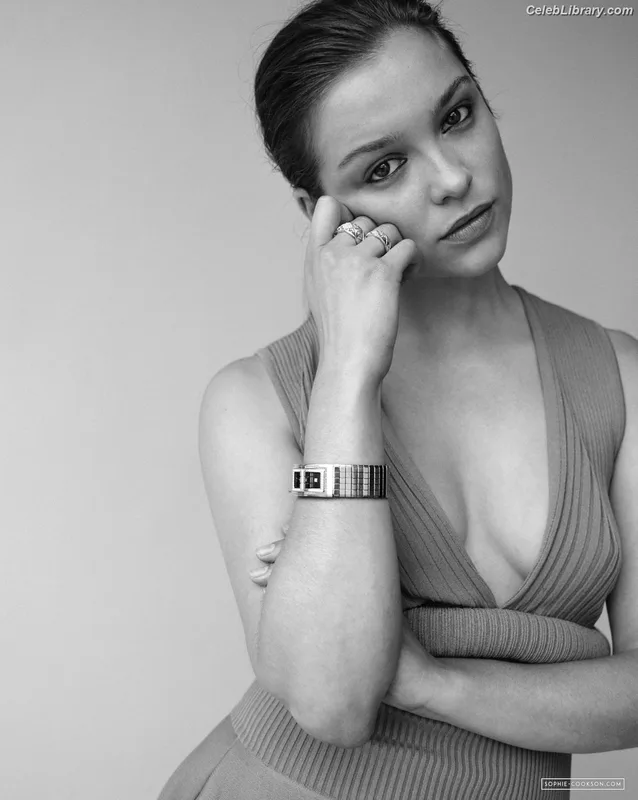 Sophie Cookson photo 8 of 9