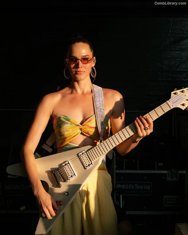 Sophie Hawley-Weld photo 14 of 34