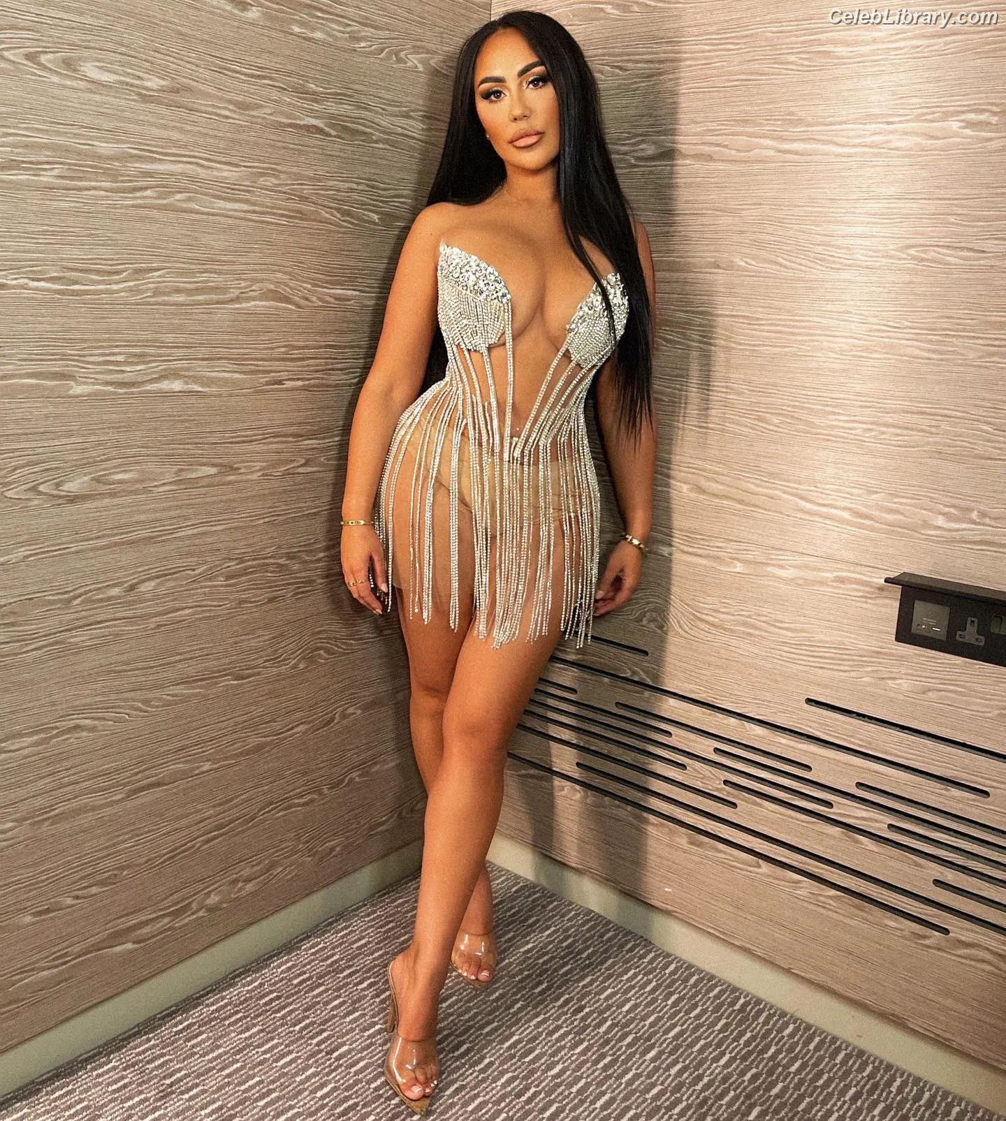 Sophie Kasaei photo 4 of 25