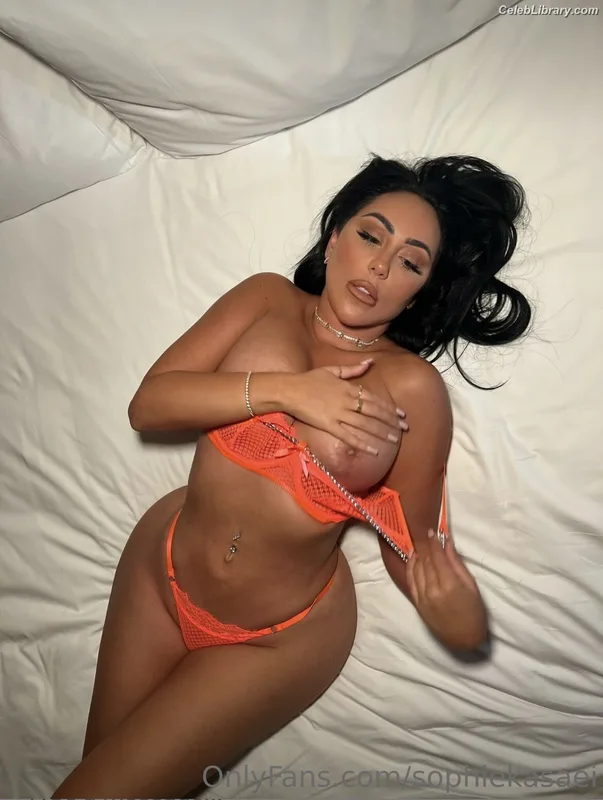 Sophie Kasaei photo 6 of 26
