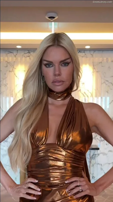 Sophie Monk photo 11 of 57