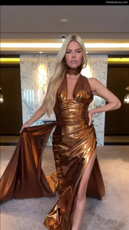 Sophie Monk photo 14 of 57