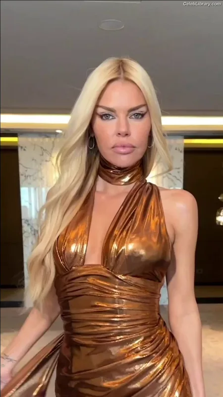Sophie Monk photo 17 of 57