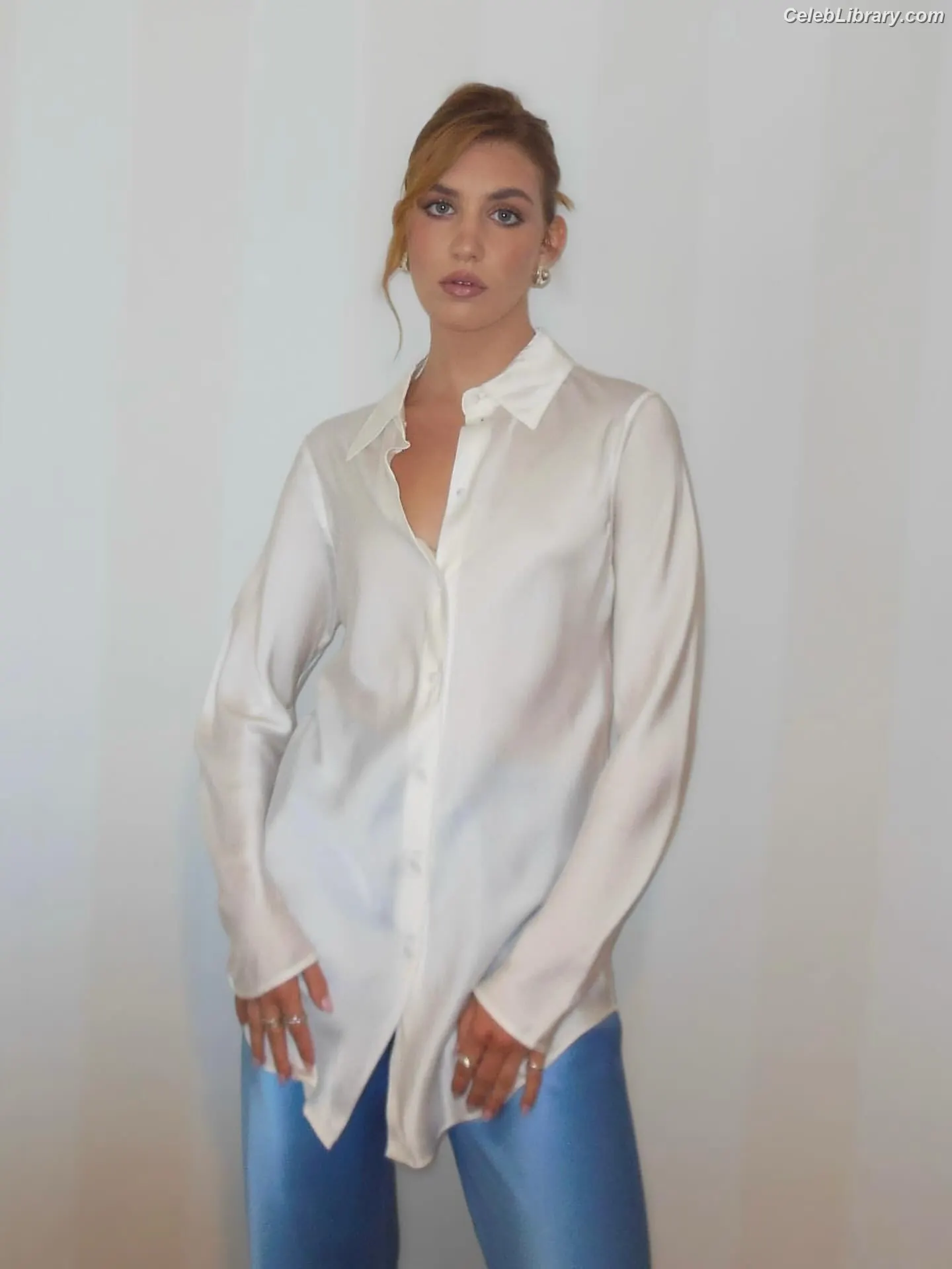Sophie Nélisse photo 8 of 492