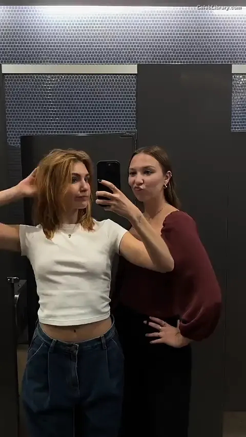 Sophie Nélisse photo 22 of 492