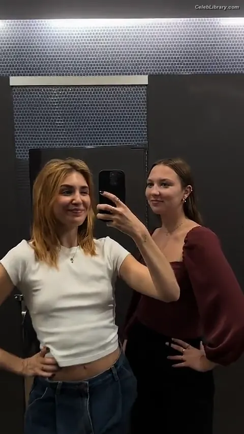 Sophie Nélisse photo 23 of 492
