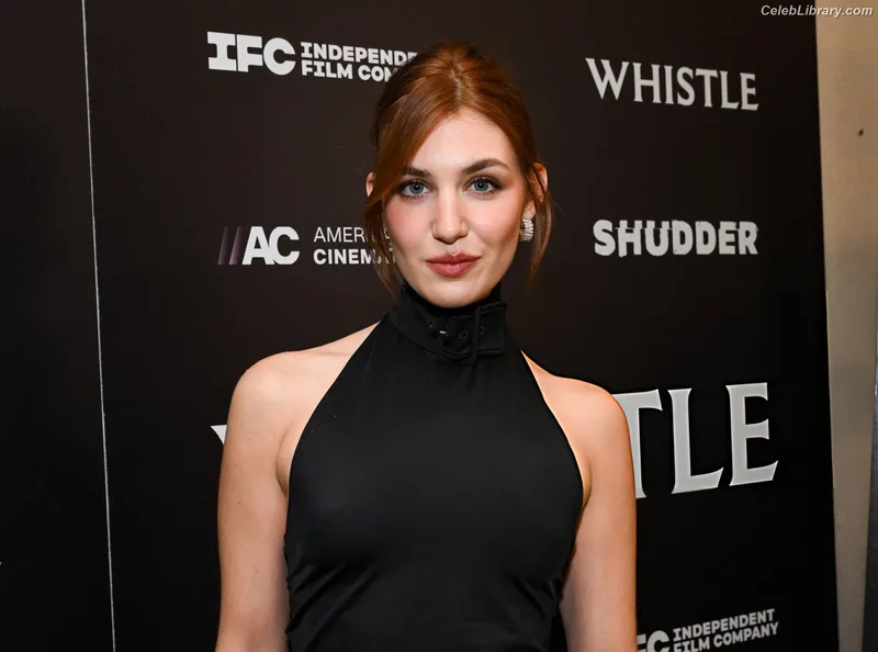 Sophie Nélisse photo 13 of 493