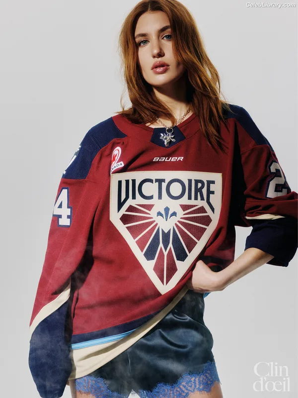 Sophie Nélisse photo 19 of 493