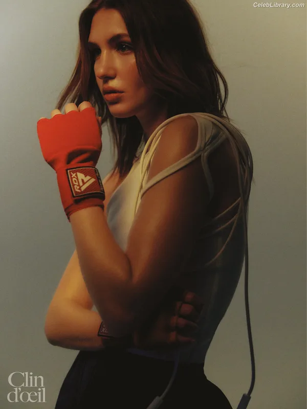 Sophie Nélisse photo 21 of 493
