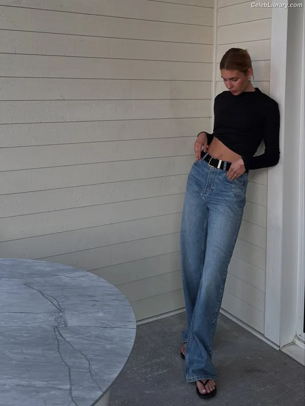 Sophie Nélisse photo 1 of 493